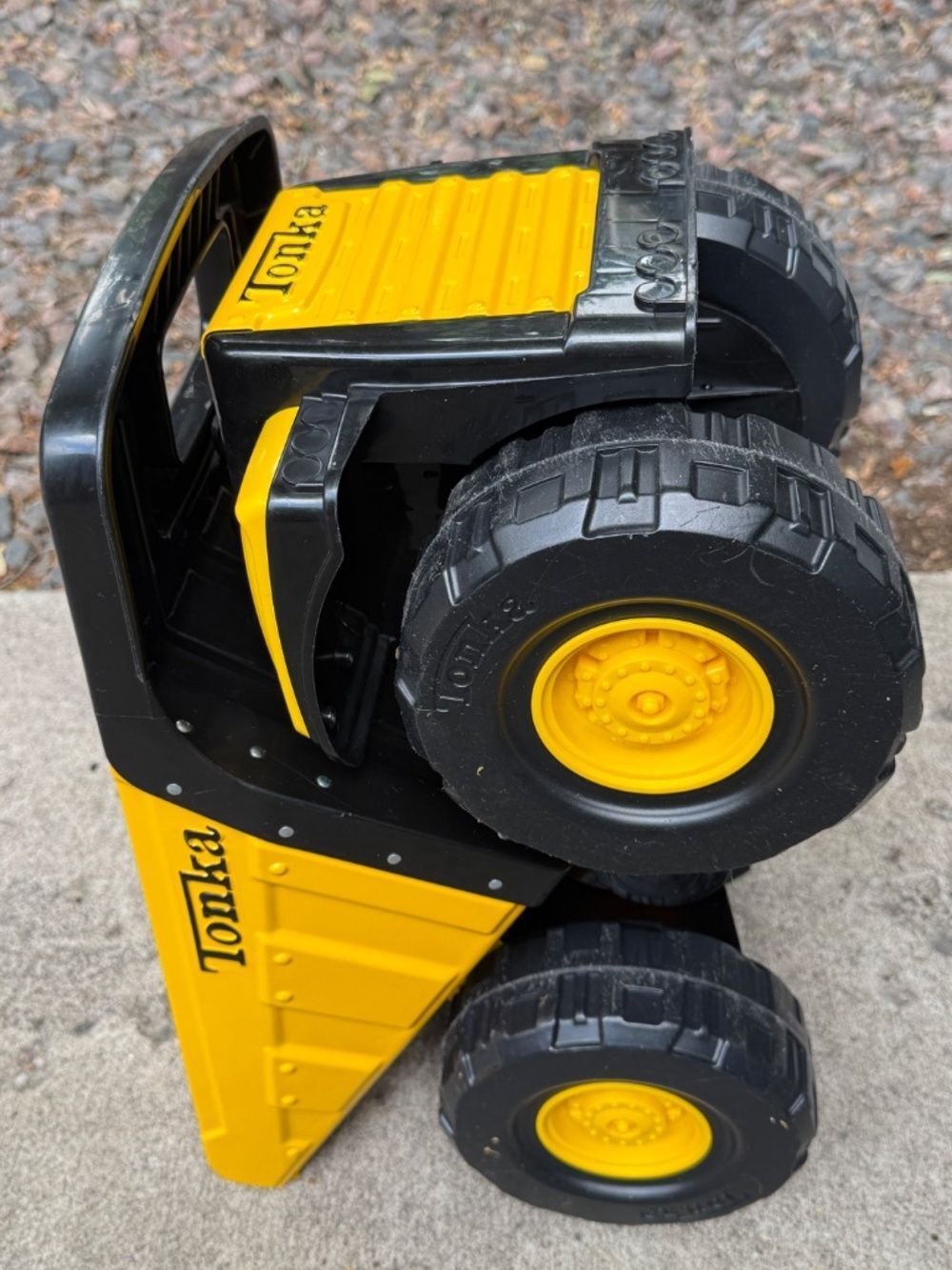 TONKA®  |  “TOUGHEST MIGHTY” DUMP TRUCK  |  XLNT  | - Picture 8 of 15